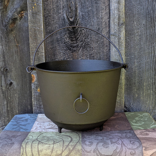 Antique Griswold Cast Iron #8 Regular Kettle or Bean Pot with Slant Erie Logo 791