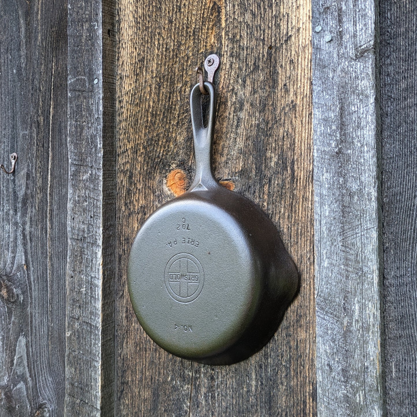 Griswold #4 Cast Iron Skillet with Small Block Logo and Late Handle 702 C