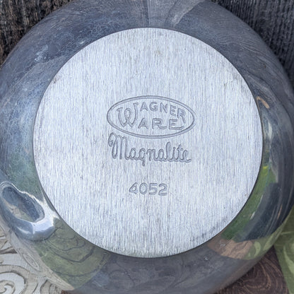 Vintage Magnalite Bun Warmer or Casserole Dish 4052. Complete Set with Lid and Trivet