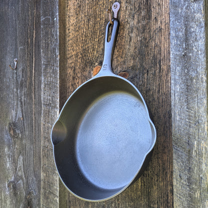 Vintage Griswold #5 Cast Iron Skillet with Small Block Logo and Grooved Handle 724 M