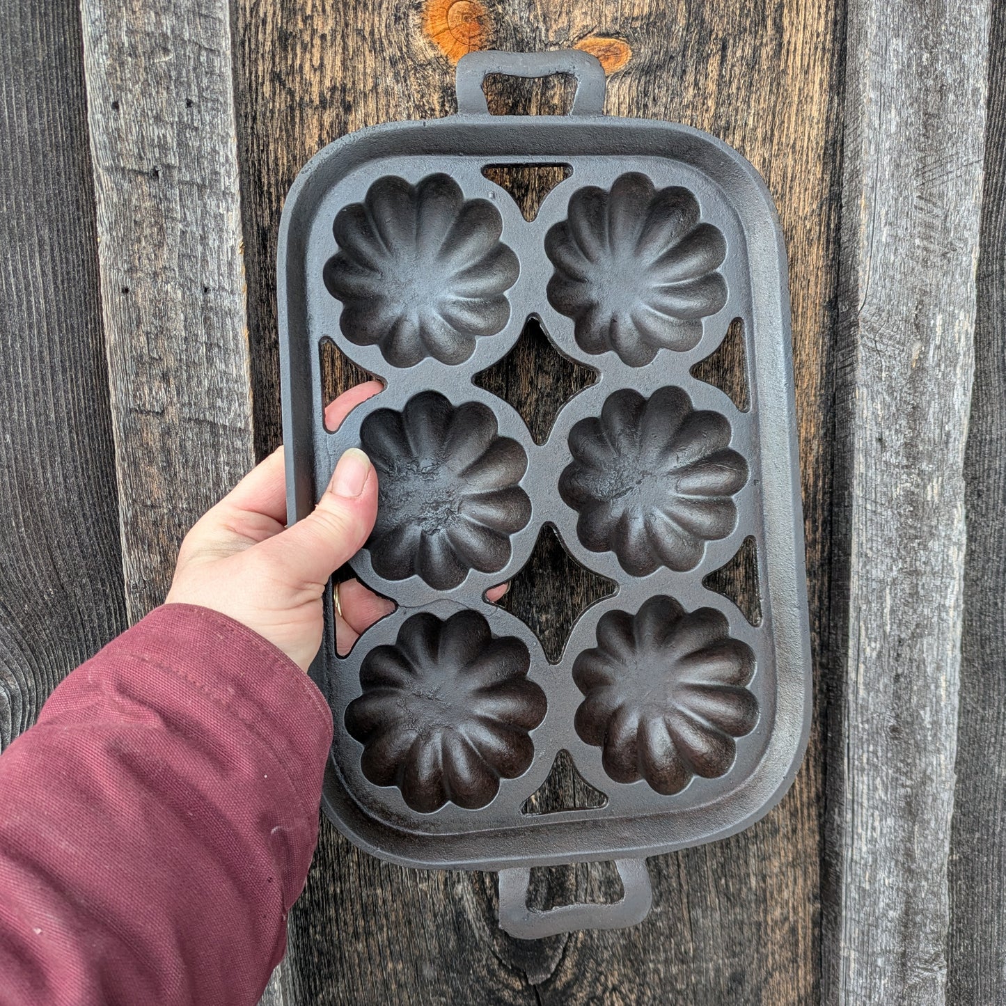 Antique Gatemarked Cast Iron Turk's Head Gem Pan