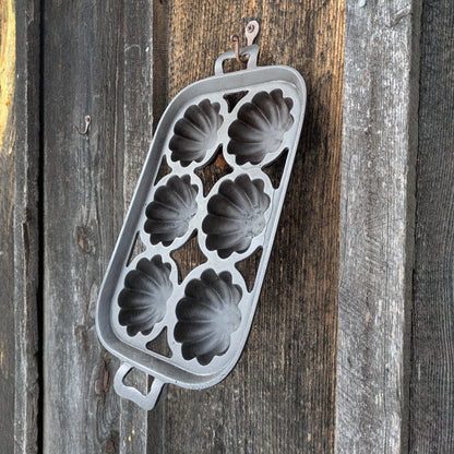 Antique Gatemarked Cast Iron Turk's Head Gem Pan