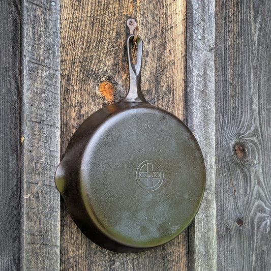 Vintage Griswold #7 Cast Iron Skillet with Small Block Logo and Late Handle 701 H