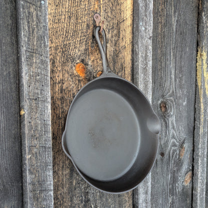 Antique Raised Number No Notch Lodge #7 Cast Iron Skillet