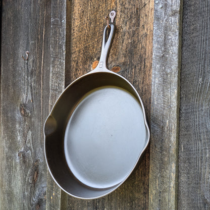 Vintage Griswold #8 Cast Iron Skillet with Early Handle 704 F