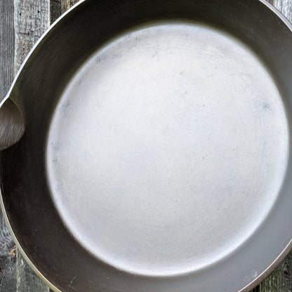 Griswold #10 Cast Iron Skillet with Small Block Logo & Late Handle