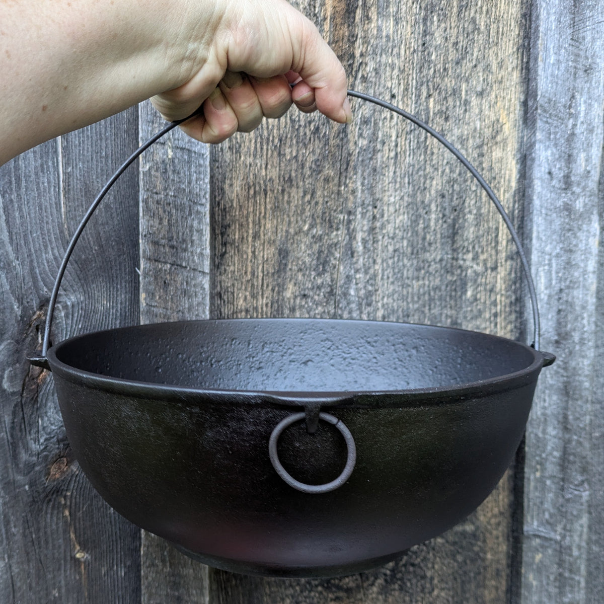 Wagner Ware Scotch Bowl #4 with Arc Logo
