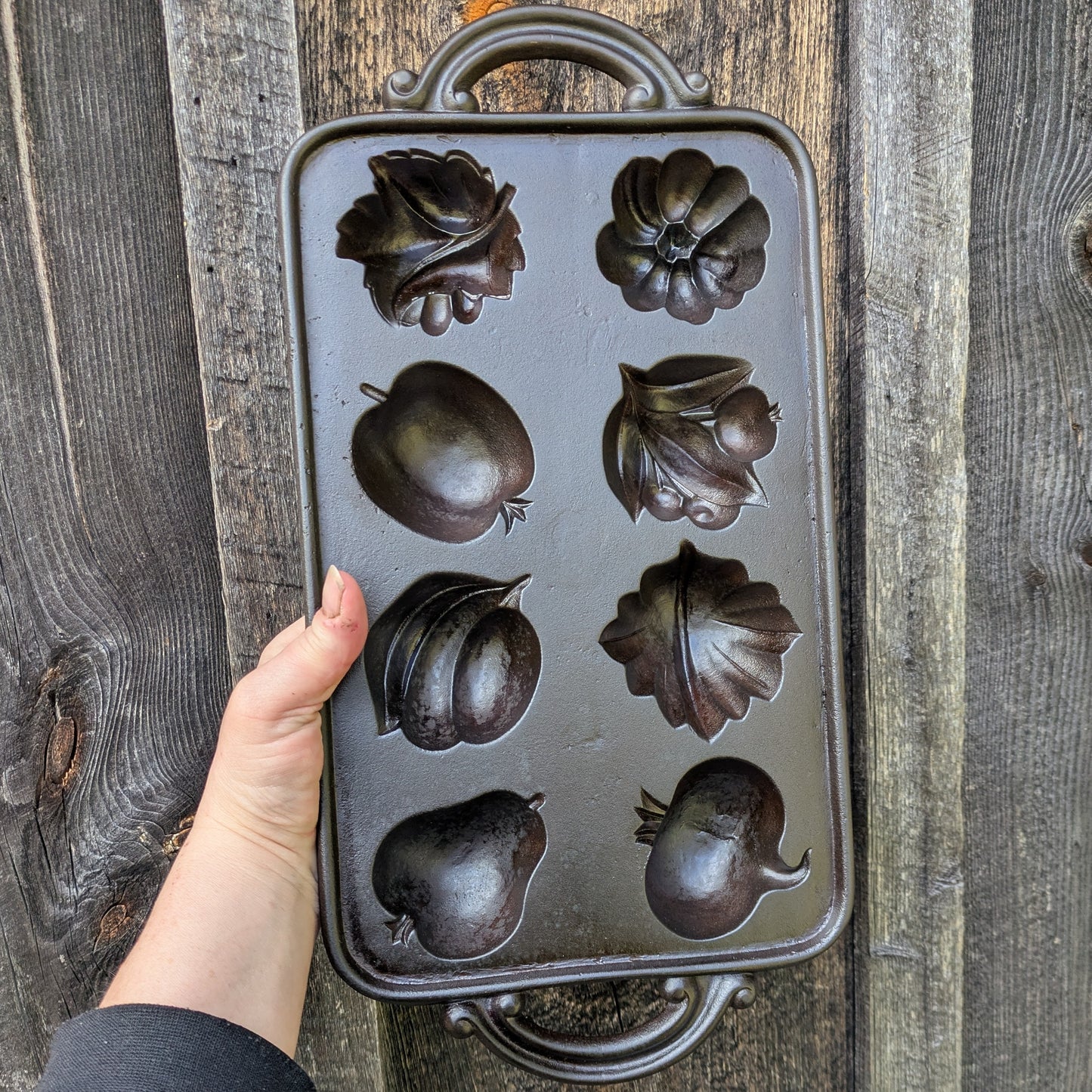 John Wright Fall Harvest Cast Iron Gem Pan