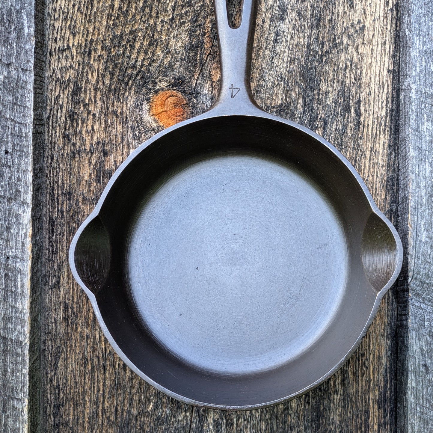 Griswold #4 Cast Iron Skillet with Small Block Logo and Late Handle 702 C