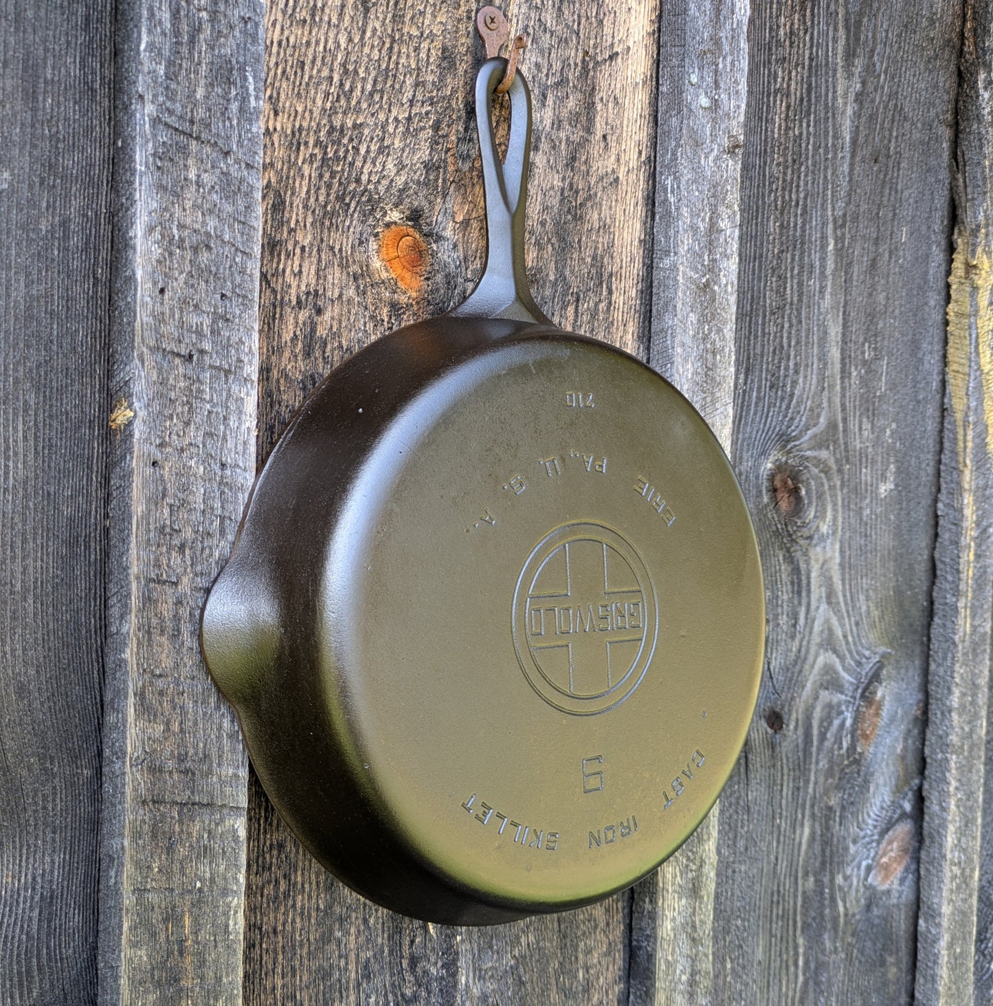 Vintage Griswold #9 Cast Iron Skillet Large Block Logo 710