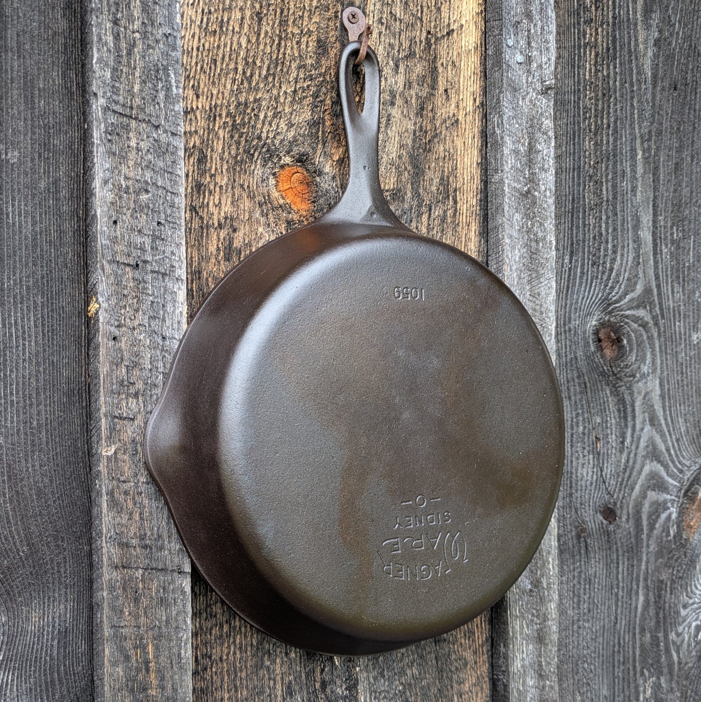 Vintage Wagner Ware #9 Cast Iron Skillet 1059