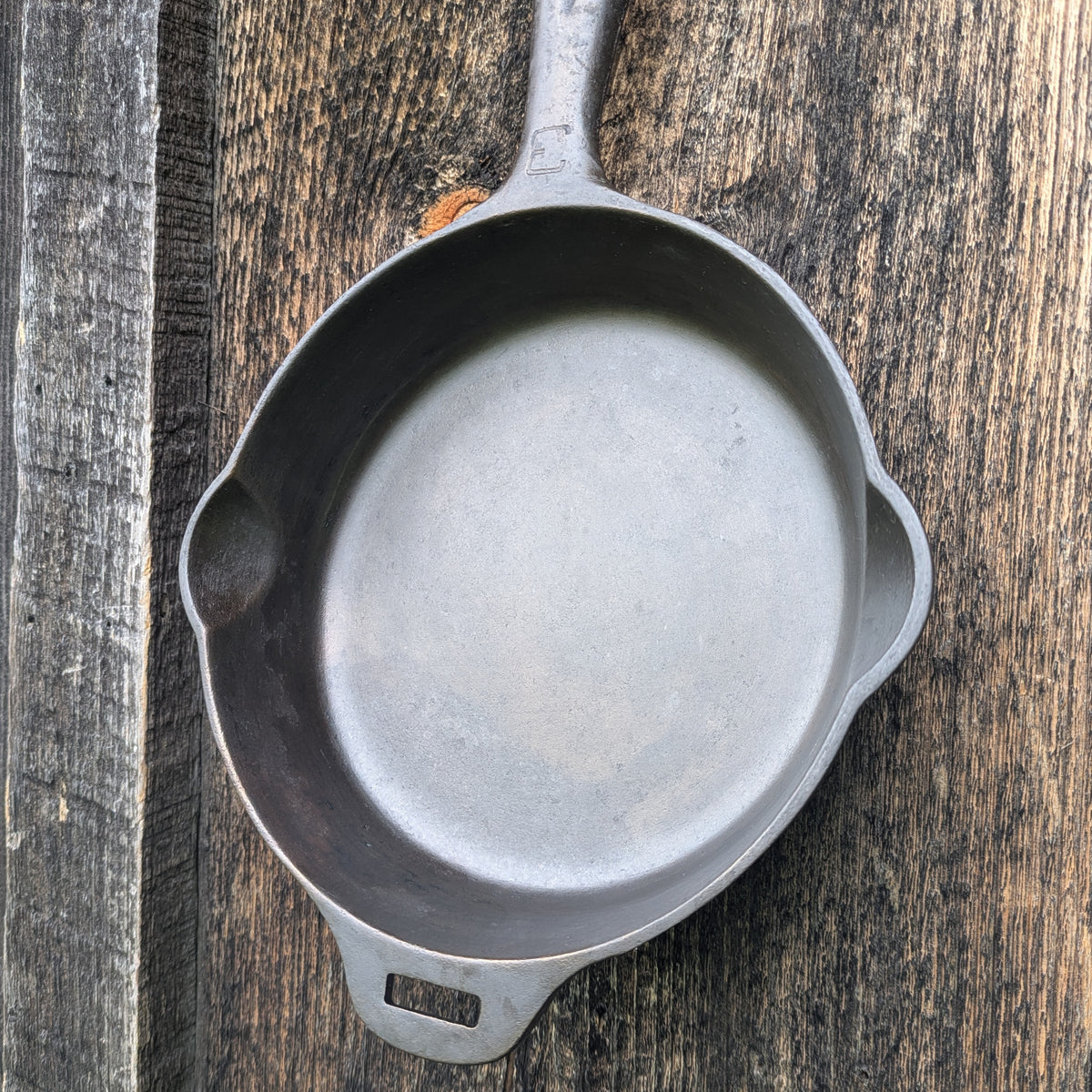Griswold #3 Cast Iron Skillet with Small Block Logo and Hinge Tab 2503
