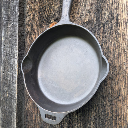 Griswold #3 Cast Iron Skillet with Small Block Logo and Hinge Tab 2503