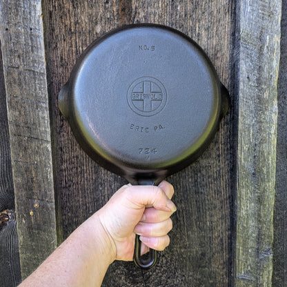 Vintage Griswold #5 Cast Iron Skillet with Small Block Logo and Grooved Handle 724 M