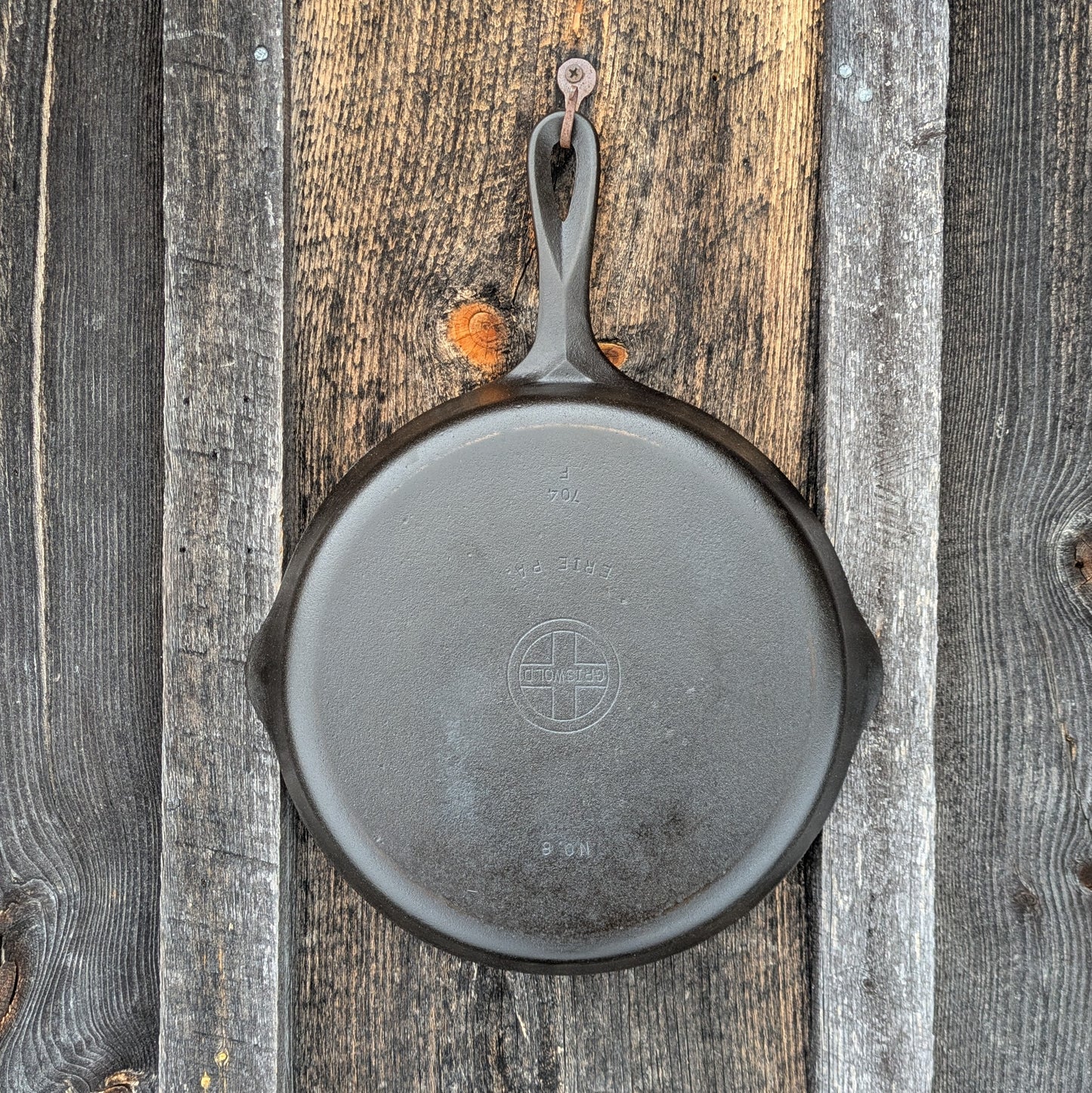 Vintage Griswold #8 Cast Iron Skillet with Small Block Logo and Early Handle 704 F