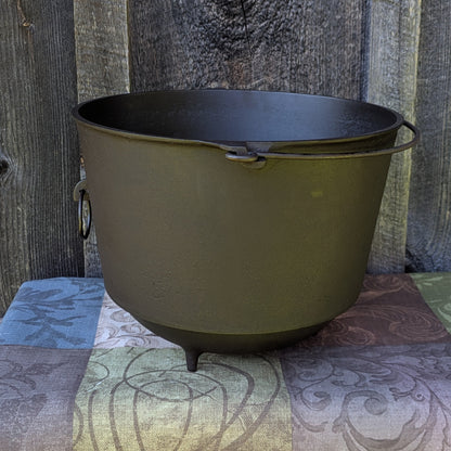 Antique Griswold Cast Iron #8 Regular Kettle or Bean Pot with Slant Erie Logo 791