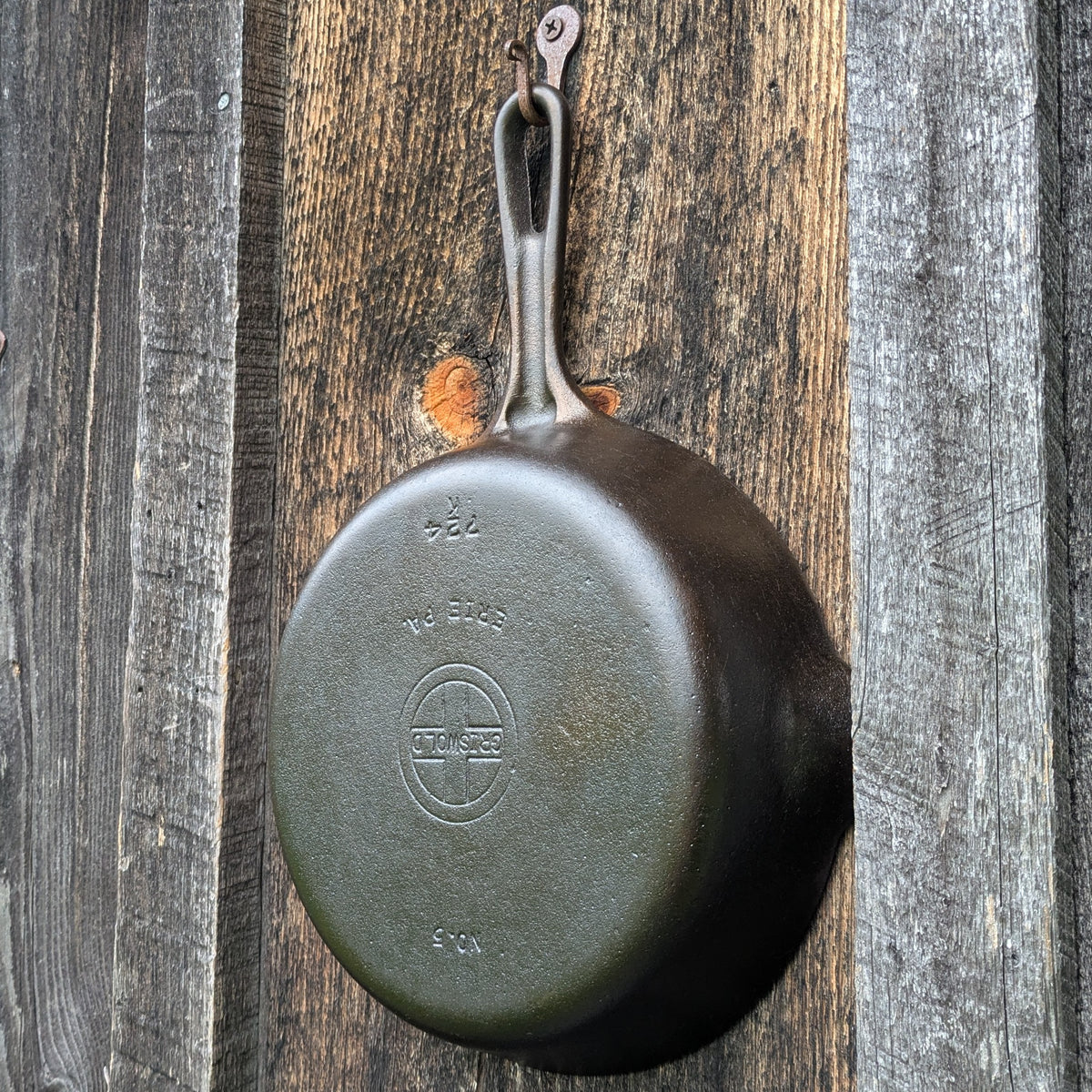 Vintage Griswold #5 Cast Iron Skillet with Small Block Logo and Grooved Handle 724 K