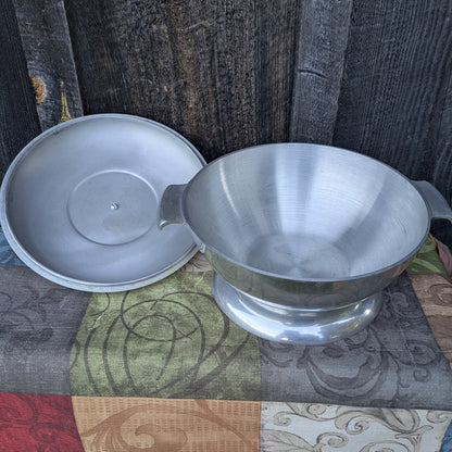 Vintage Magnalite Bun Warmer or Casserole Dish 4052. Complete Set with Lid and Trivet