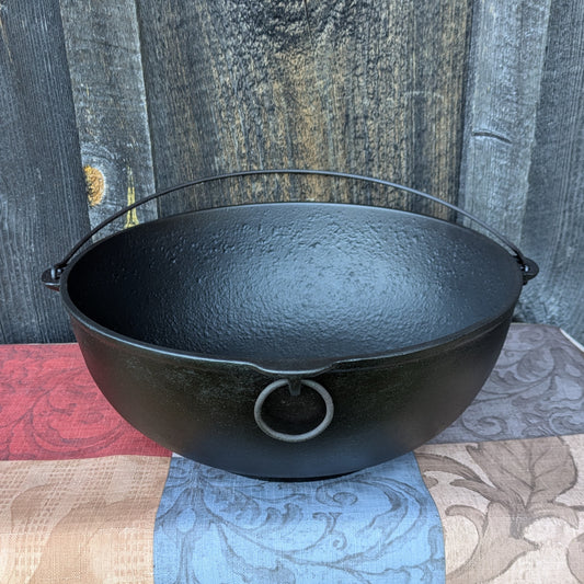 Wagner Ware Scotch Bowl #4 with Arc Logo