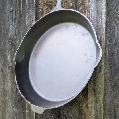 Griswold #12 Large Cast Iron Skillet with Large Block Logo and Heat Ring 719