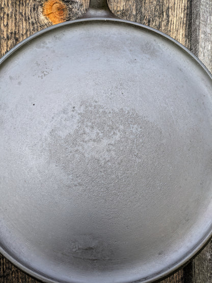 Griswold #9 Cast Iron Skillet Griddle Slant Erie Logo 739