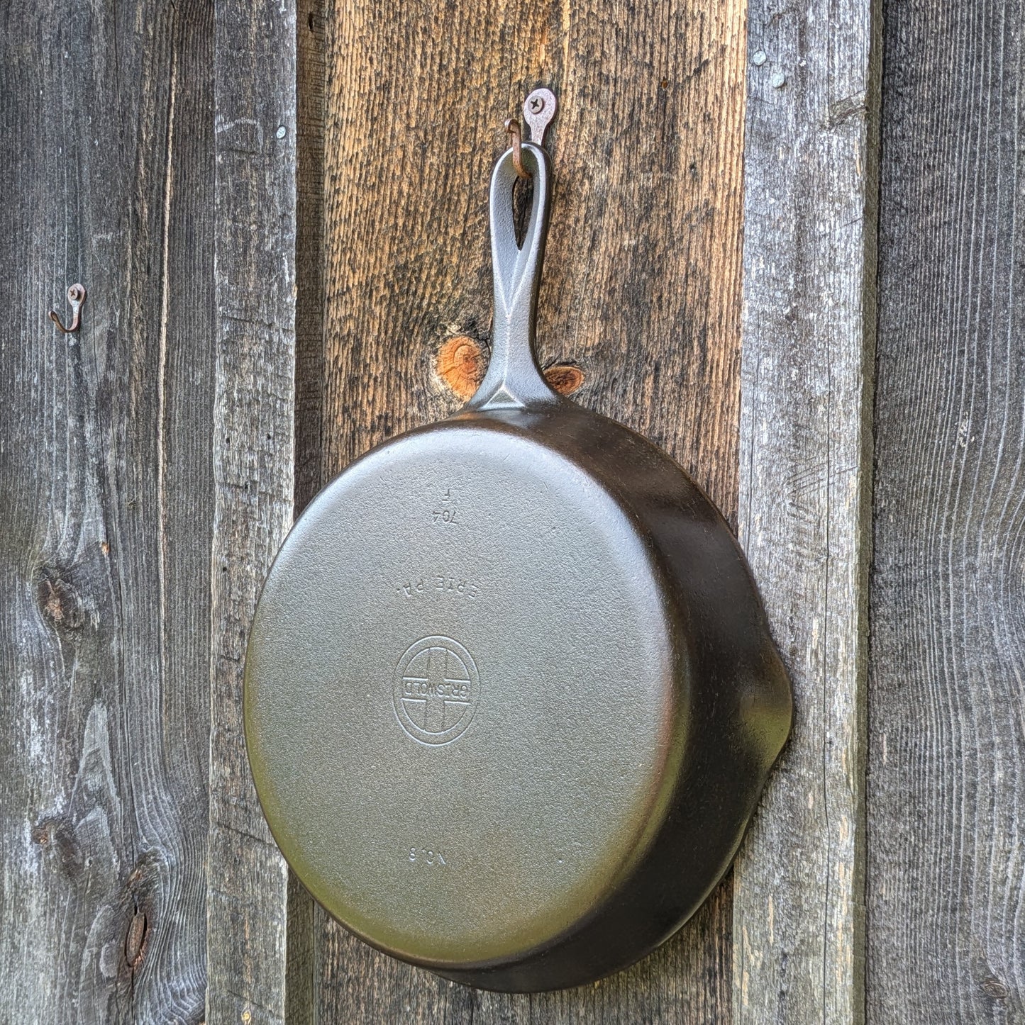 Vintage Griswold #8 Cast Iron Skillet with Early Handle 704 F