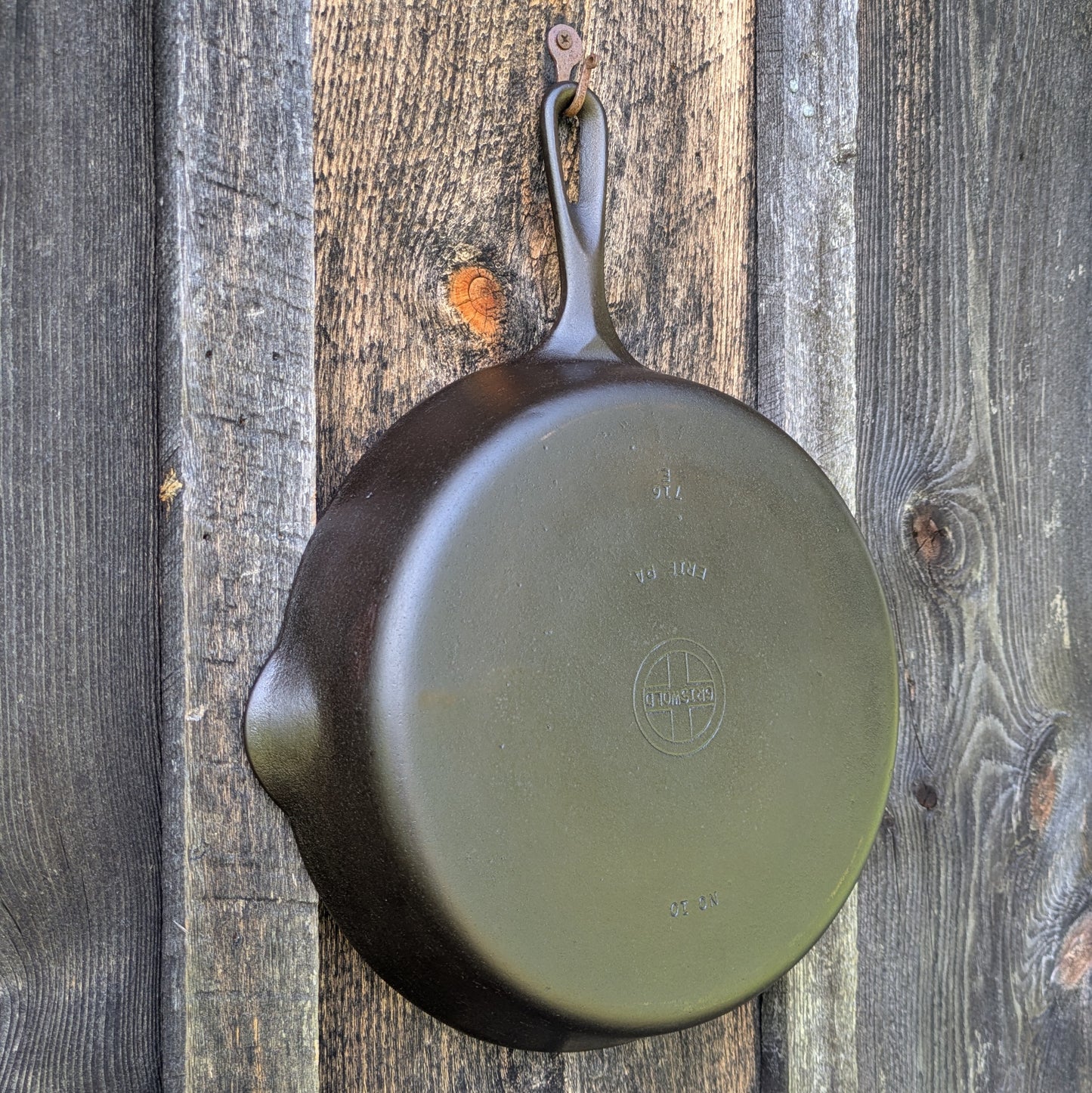 Griswold #10 Cast Iron Skillet with Small Block Logo & Late Handle 716 E