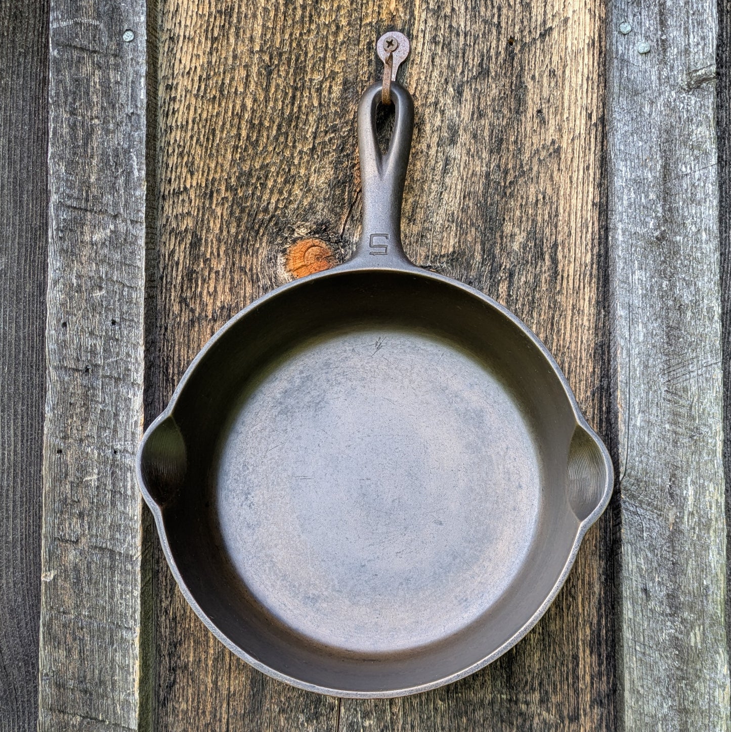 Griswold #5 Cast Iron Skillet with Large Block Logo and Smooth Bottom 724