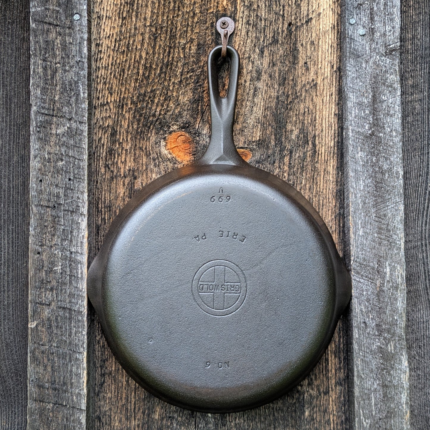 Griswold Small Block Logo #6 Cast Iron Skillet with Early Handle 699 V