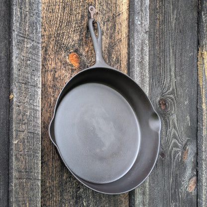 Wagner Ware #8 Cast Iron Skillet with Double Arc Logo and Heat Ring