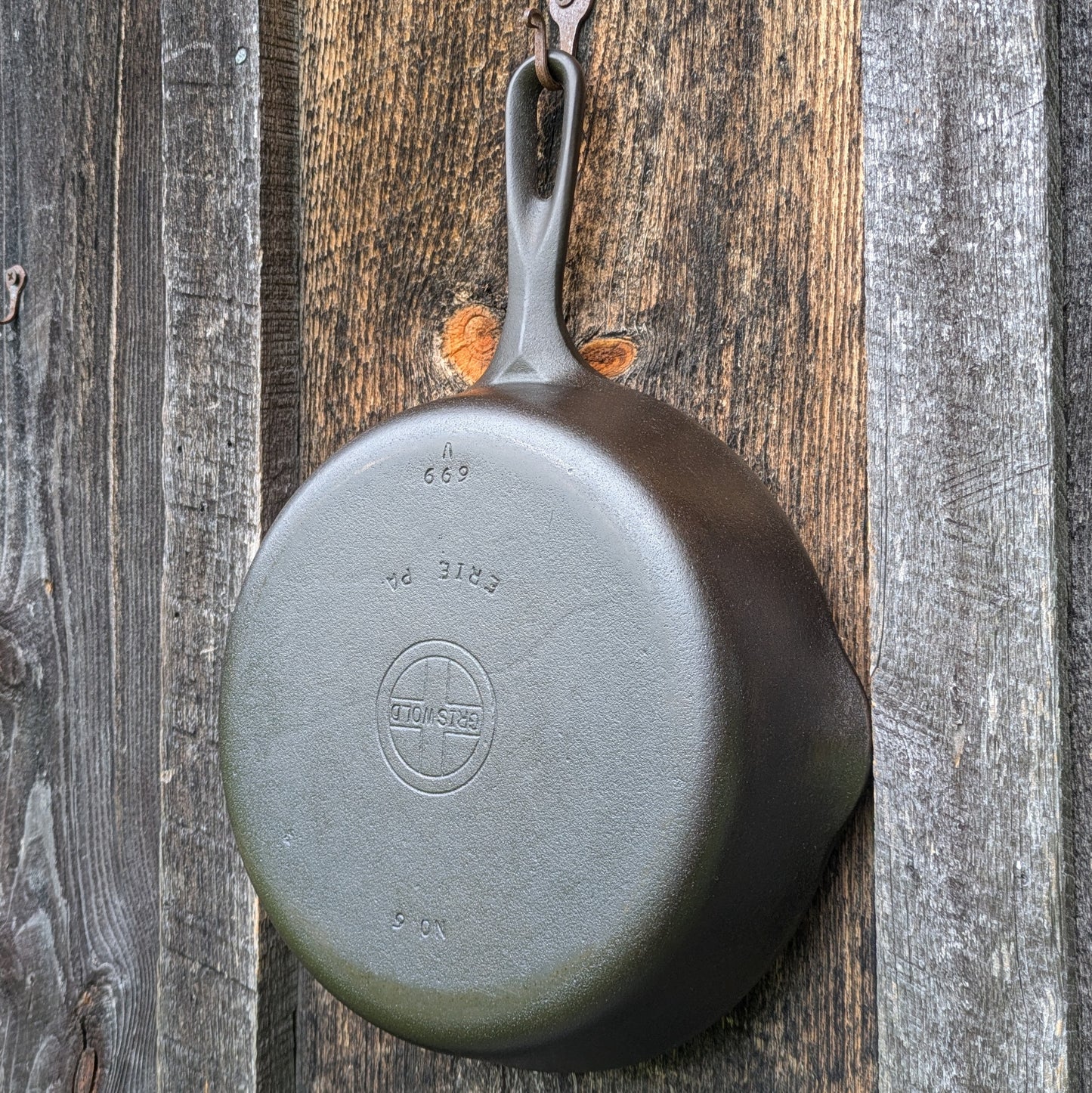 Griswold Small Block Logo #6 Cast Iron Skillet with Early Handle 699 V