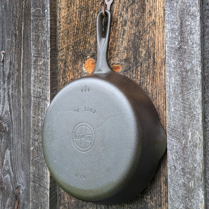 Griswold Small Block Logo #6 Cast Iron Skillet with Early Handle 699 V