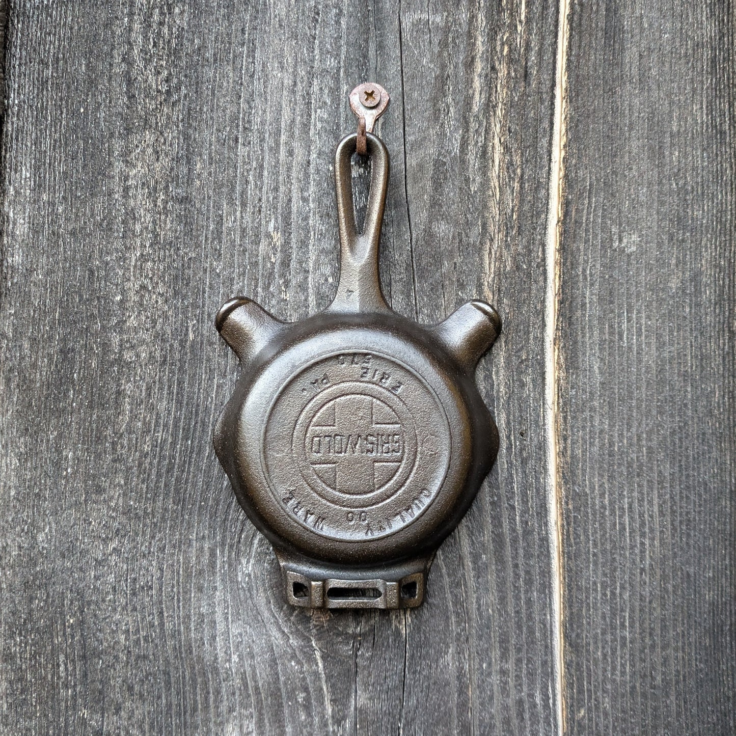 Griswold 570 Cast Iron Ashtray Size 00