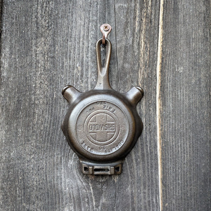 Griswold 570 Cast Iron Ashtray Size 00