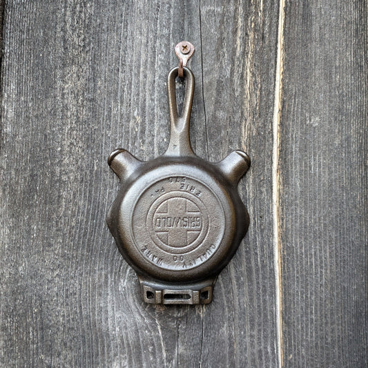 Griswold 570 Cast Iron Ashtray Size 00