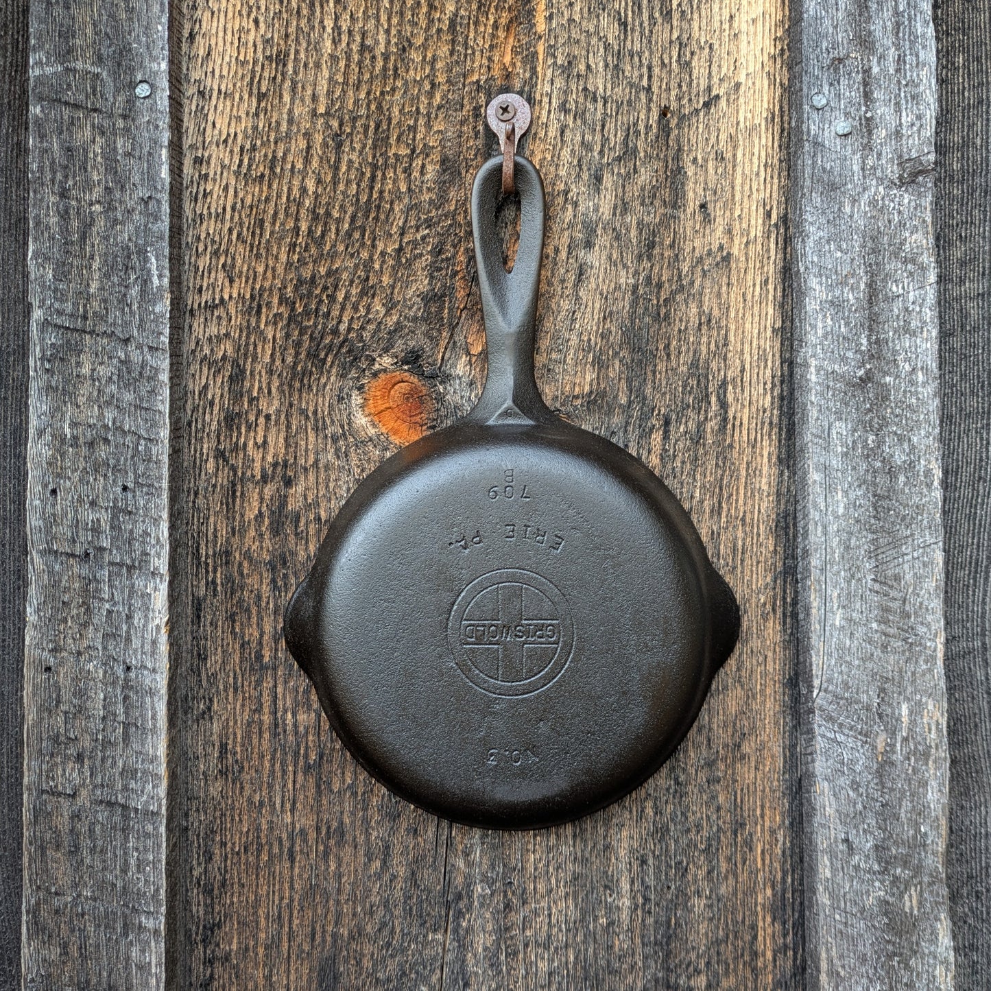 Griswold #3 Cast Iron Skillet 709 B Small Block Logo and Late Handle