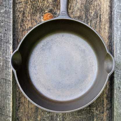 Griswold #5 Cast Iron Skillet with Large Block Logo and Smooth Bottom 724