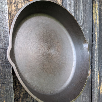 Vintage 1930's 3 Notch Lodge #10 Cast Iron Skillet