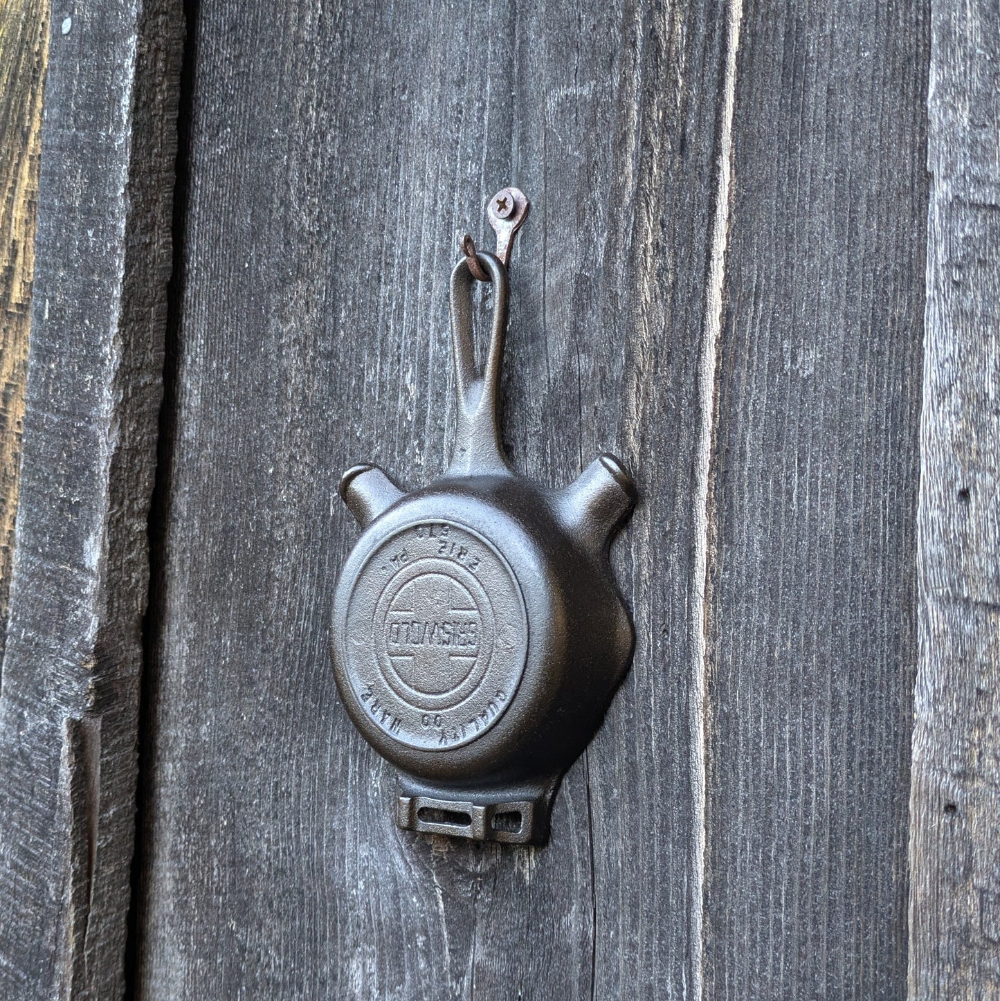 Griswold 570 Cast Iron Ashtray Size 00