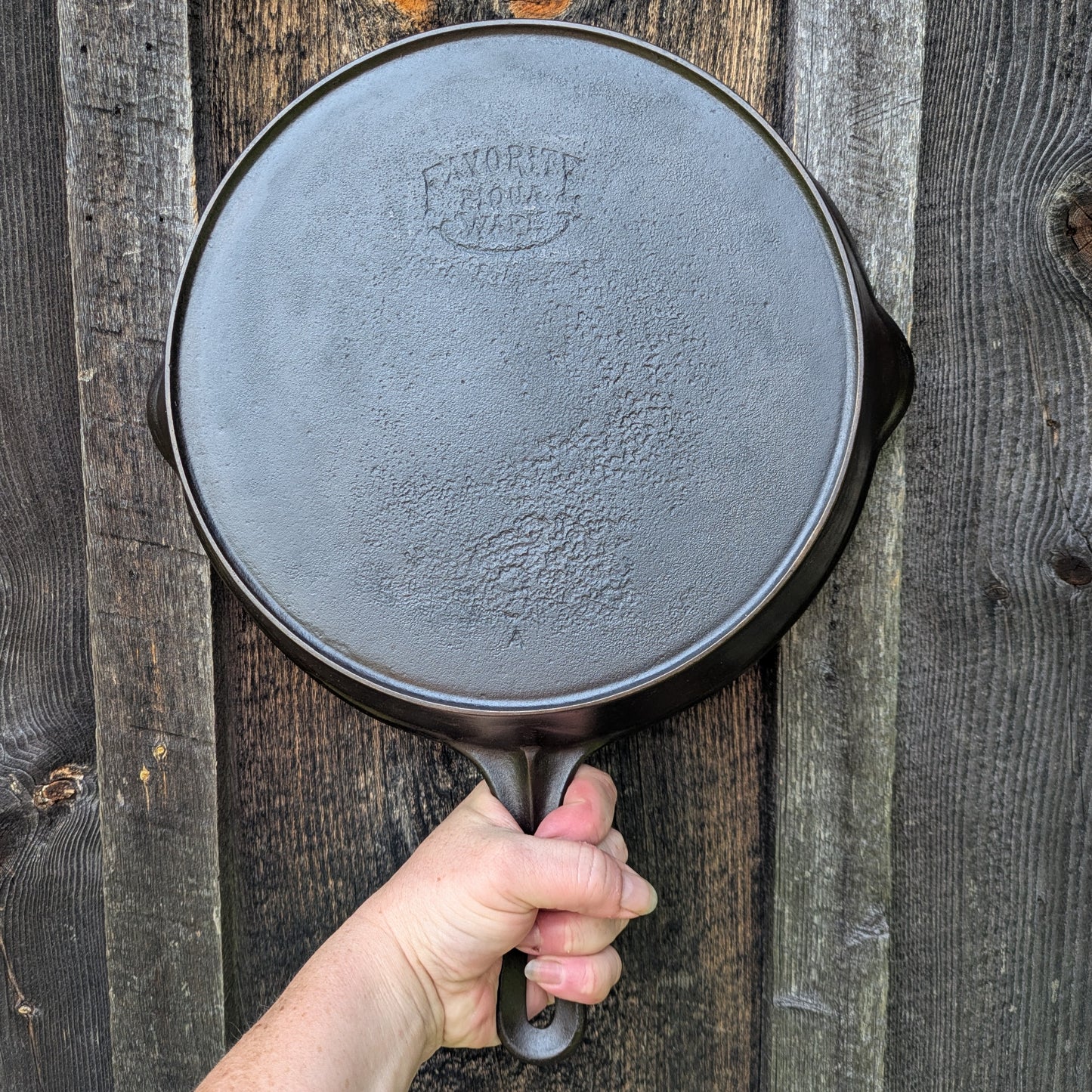 Favorite Piqua Ware #9 Cast Iron Skillet with Smiley logo and Heat Ring