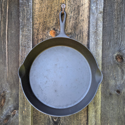 Antique Wapak #10 Early Logo Cast Iron Skillet with Heat Ring