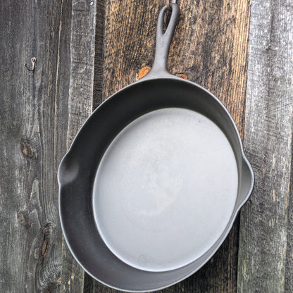 Wagner Ware #8 Cast Iron Skillet with Double Arc Logo and Heat Ring
