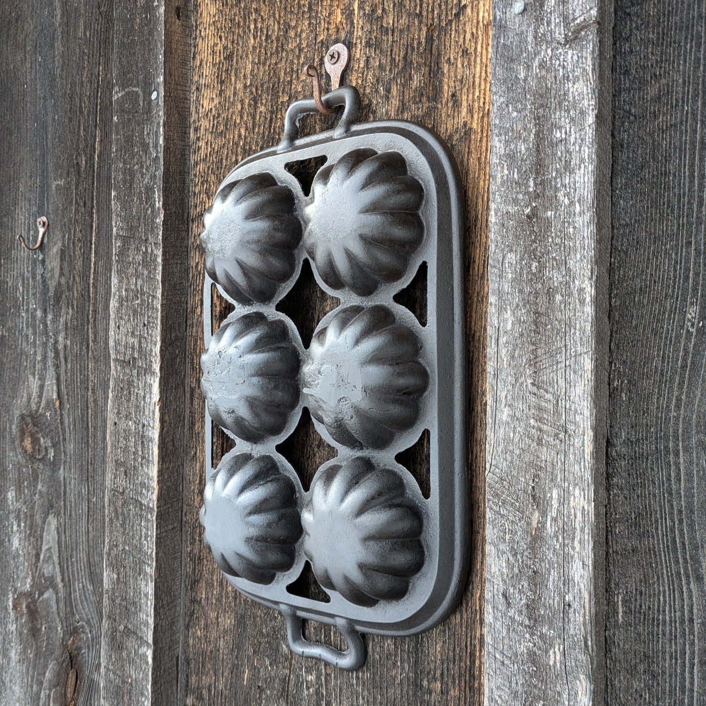 Antique Gatemarked Cast Iron Turk's Head Gem Pan