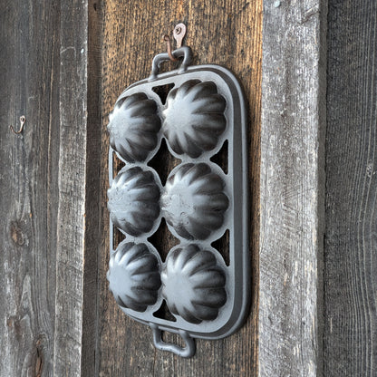 Antique Gatemarked Cast Iron Turk's Head Gem Pan