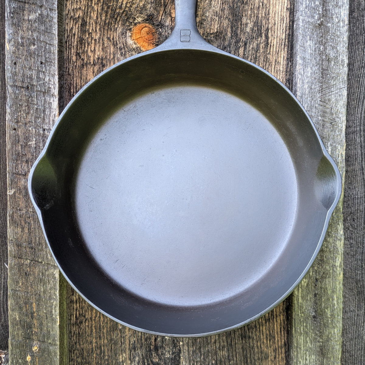 Griswold #8 Large Block Logo Cast Iron Skillet Smooth Bottom 704 P