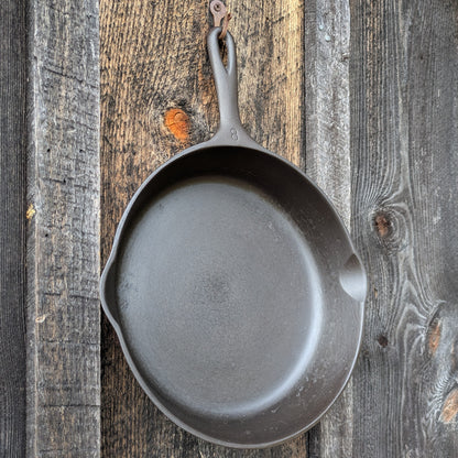 Wagner Ware #8 Cast Iron Skillet 1058 with Self Basting Lid