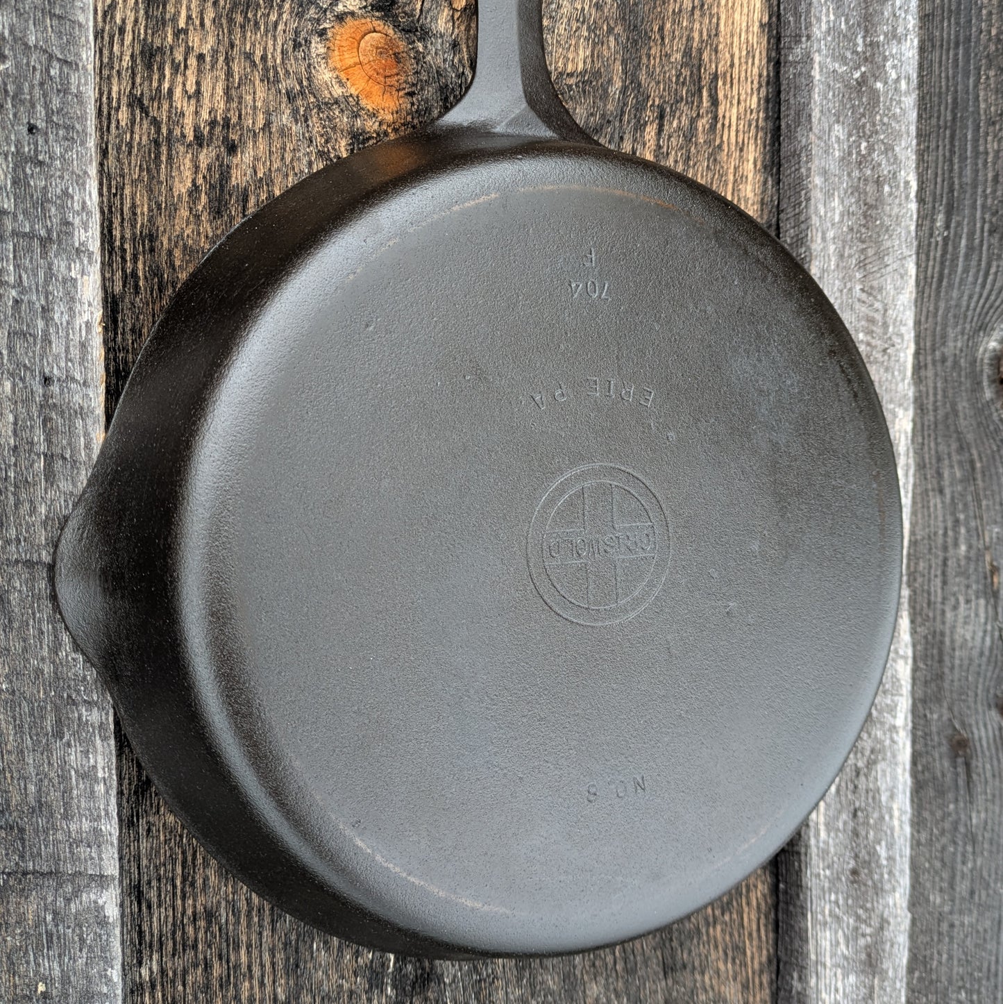 Vintage Griswold #8 Cast Iron Skillet with Small Block Logo and Early Handle 704 F