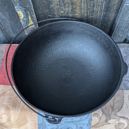 Wagner Ware Scotch Bowl #4 with Arc Logo