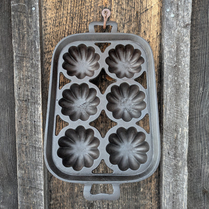 Antique Gatemarked Cast Iron Turk's Head Gem Pan