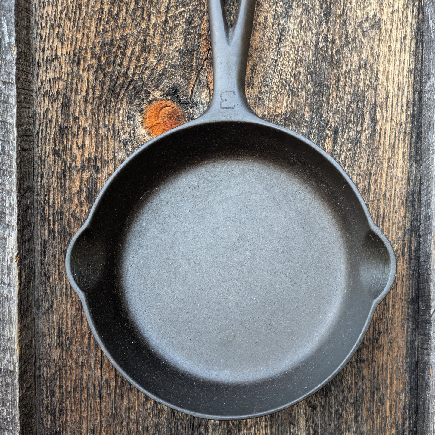 Griswold #3 Cast Iron Skillet 709 B Small Block Logo and Late Handle